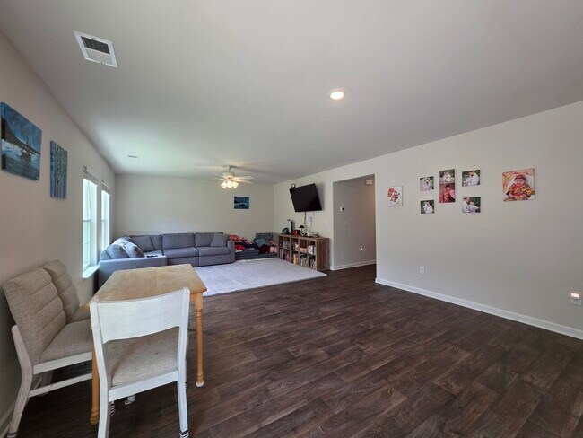 Building Photo - 1812 Lacebark Dr