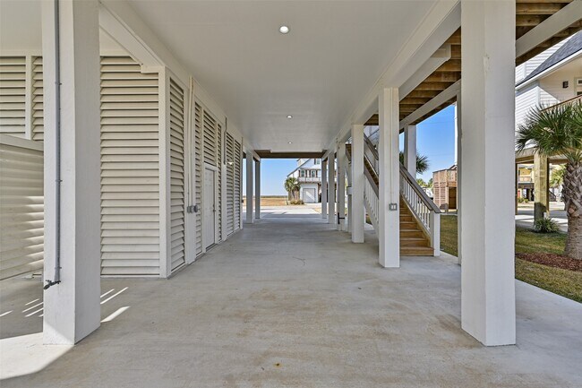Building Photo - 25231 Sausalito Dr