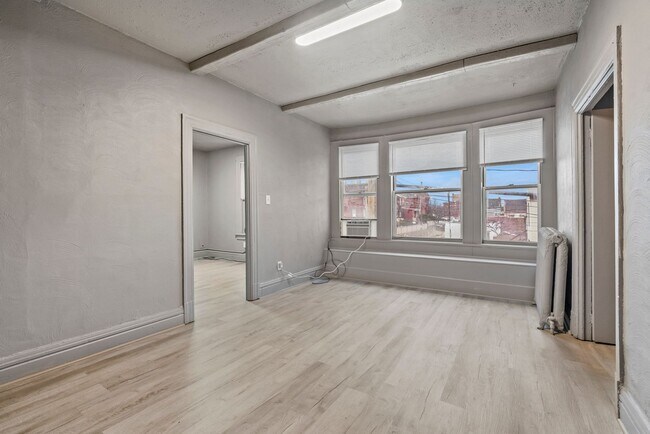 Building Photo - 512 S Millvale Ave