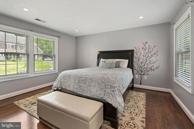 Building Photo - 6005 Selvyn Rd