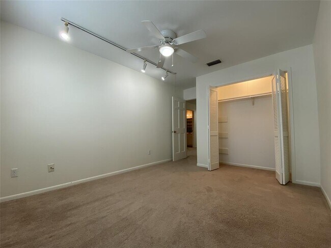 Building Photo - 2728 W Holcombe Blvd