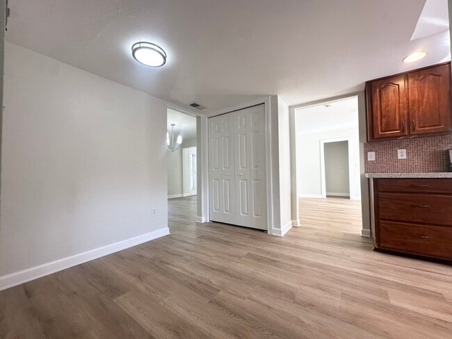 Building Photo - 119 Glendale Dr