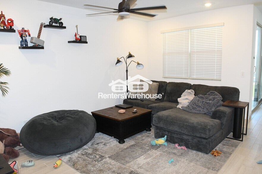Building Photo - 16009 W Cottontail Ln