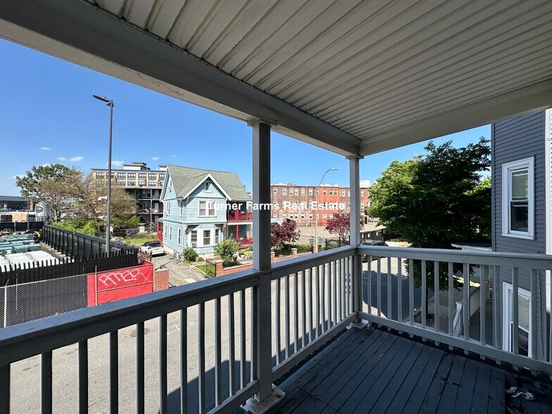 Building Photo - 151 E Cottage St