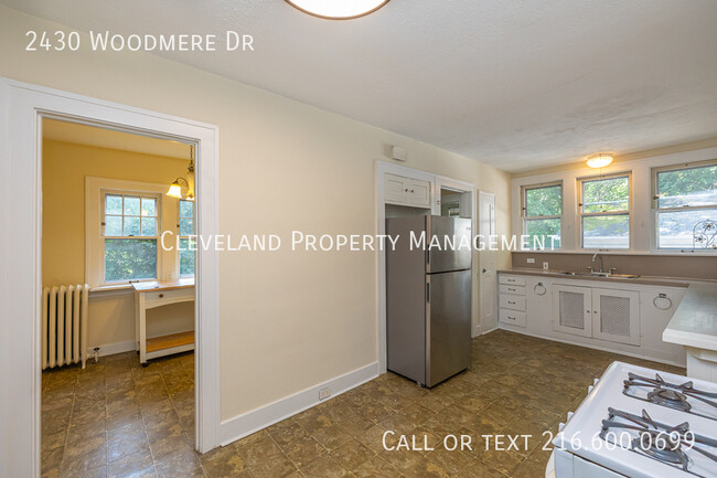 Building Photo - 2430 Woodmere Dr