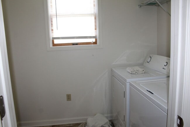 Building Photo - Single Family Home