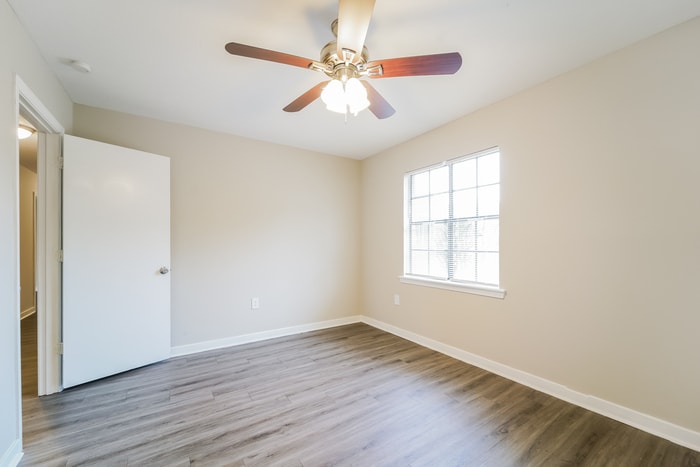 Building Photo - 209 Spanish Oak Dr