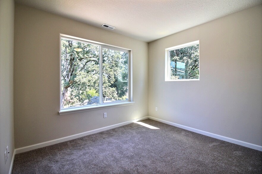 Building Photo - 16606 Southwest Barsotti Street