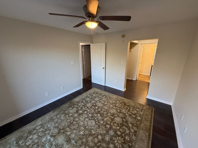 Building Photo - Beautiful Condo minutes from Uptown Charlotte