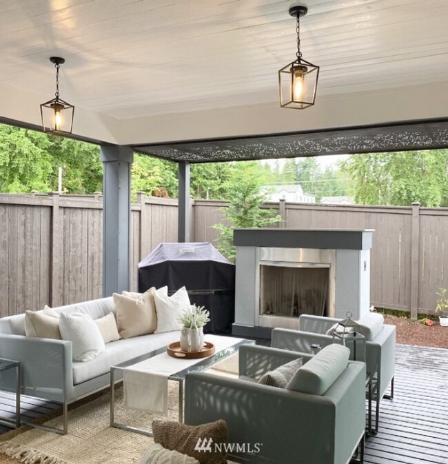 Building Photo - Designer 4-Bedroom Home with Covered Outdoor Living in Lake Stevens