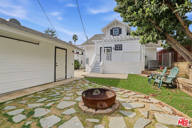 Building Photo - 5226 Rockland Ave