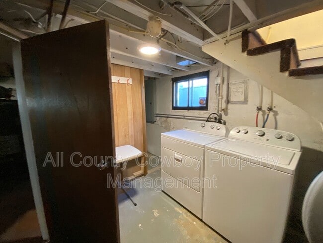 Building Photo - 623 E Lewis St