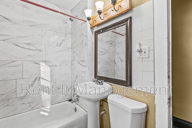 Building Photo - 3222 Webster St