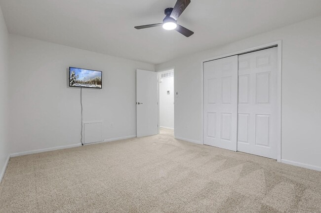 Building Photo - 6400 Firethorn Ave