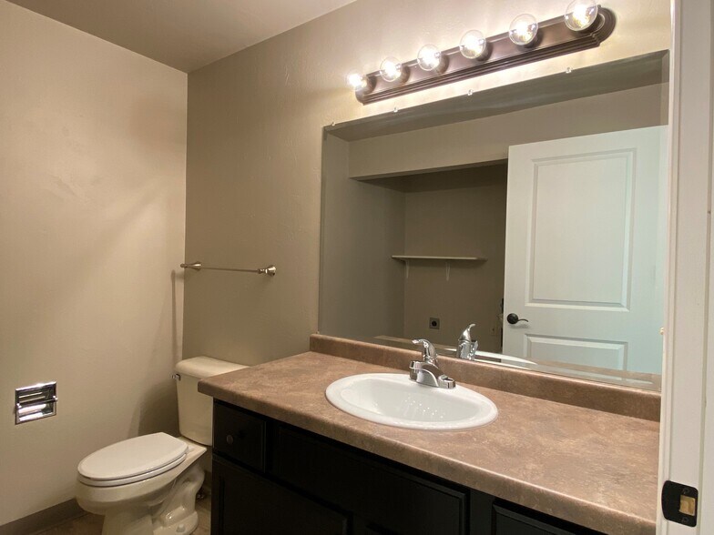 Building Photo - 1124 Nier Ct