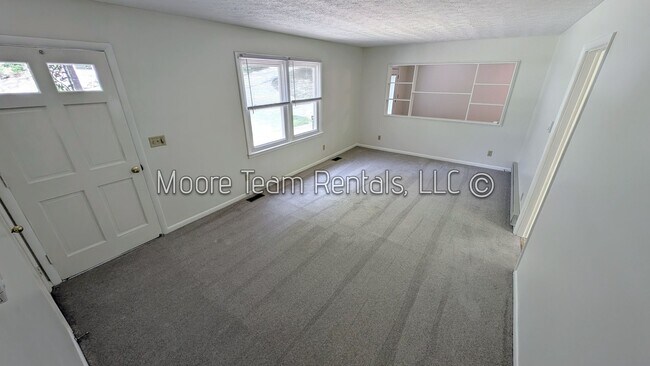 Building Photo - 3/2 House W/ Basement Garage/Storage