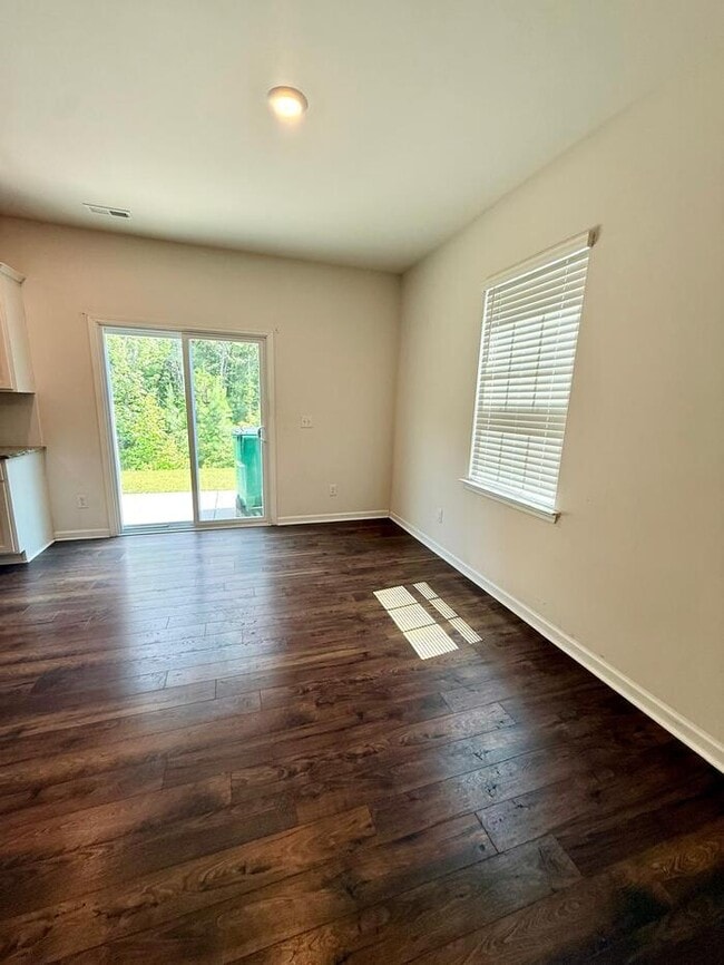 Building Photo - 13023 Newburgh Green Dr