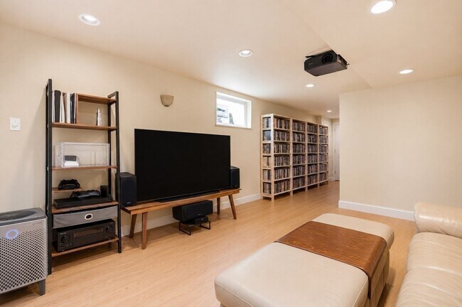 Building Photo - 9 Seagrave Rd