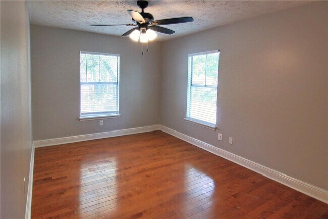 Building Photo - 3202 Birch Creek Dr