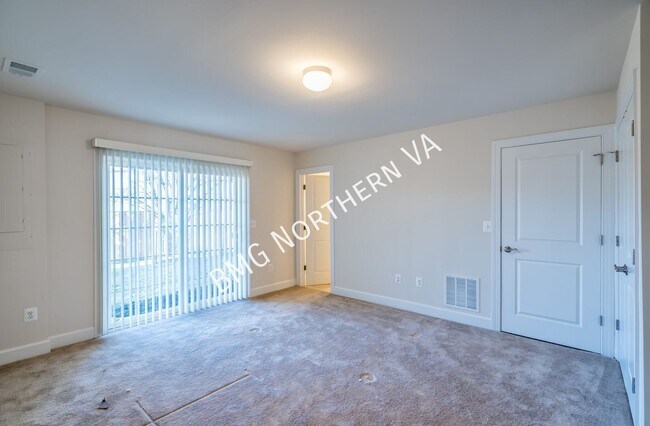 Building Photo - 8435 Girvan Ct