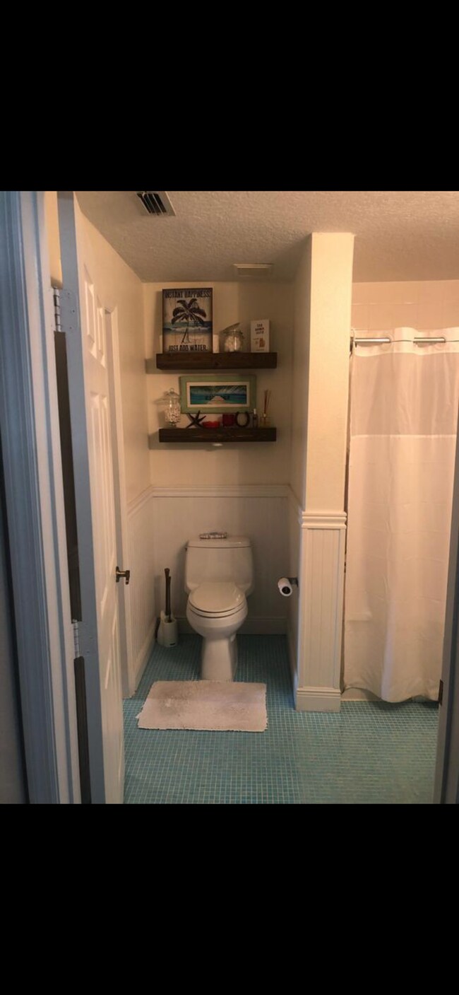 Building Photo - 800 S Dakota Ave