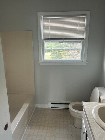 Building Photo - 121 Edgewood Dr