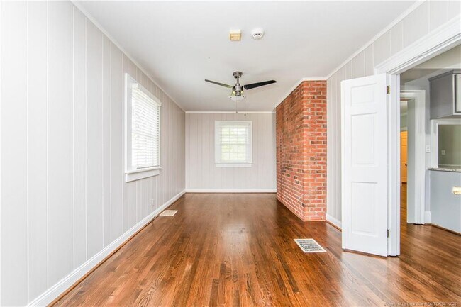 Building Photo - 220 Bradford Ave