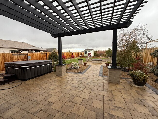 Building Photo - Beautiful single story Toll Brothers Home ...