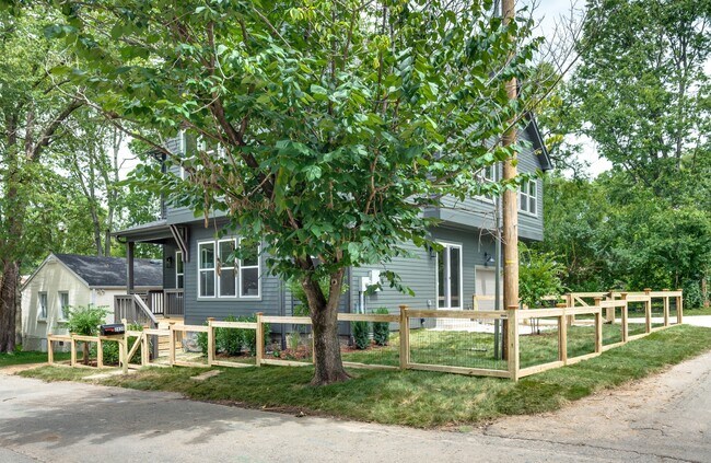 Building Photo - 2430 Little Ave