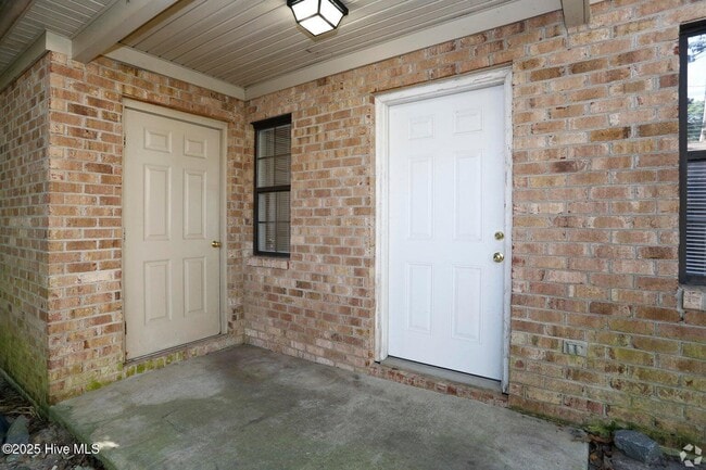 Building Photo - 907 Allen Rd