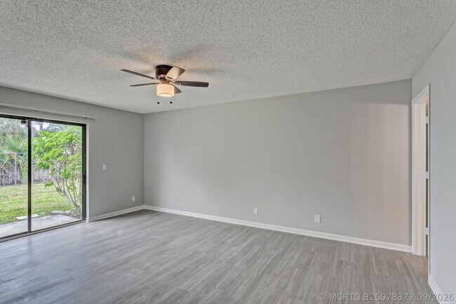 Building Photo - 9184 Roan Ln