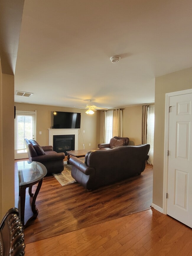 Building Photo - 3742 Horseshoe Farm St