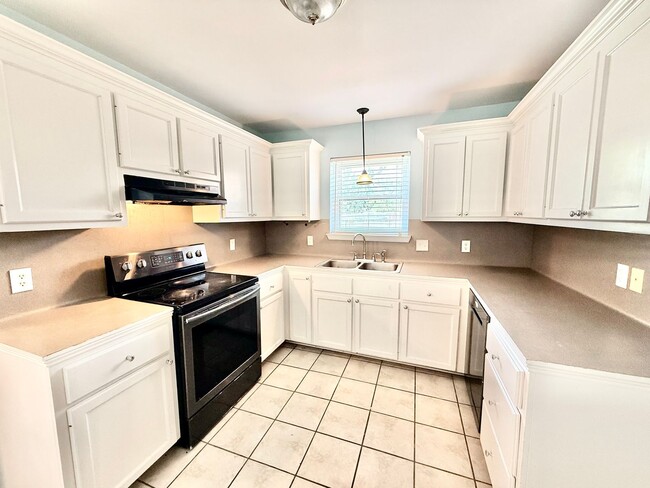 Building Photo - 15253 E Bayou Dr