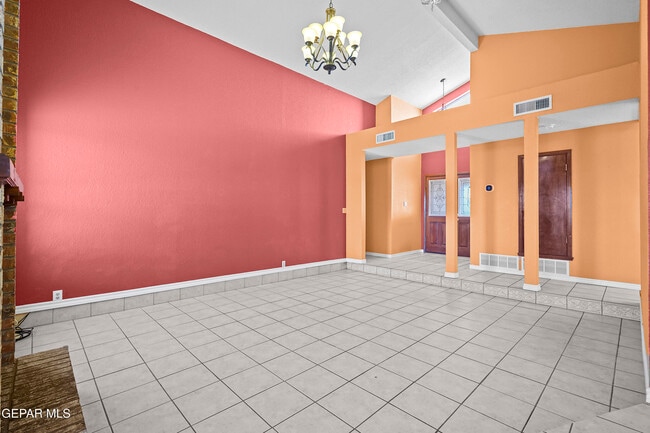 Building Photo - 4805 Maureen Cir