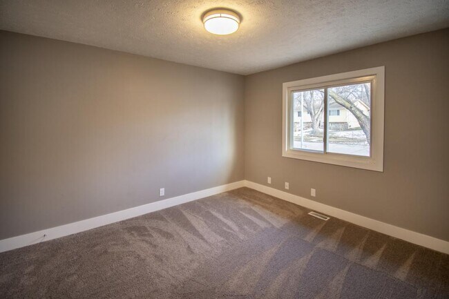 Building Photo - 2826 Bryan Ave