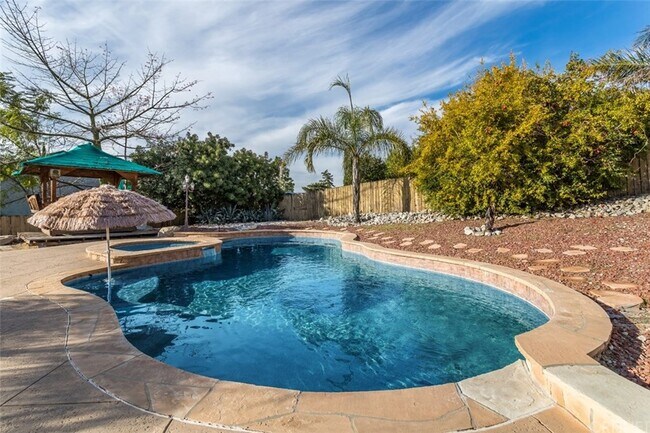 Pool - 10352 Las Lunitas Ave