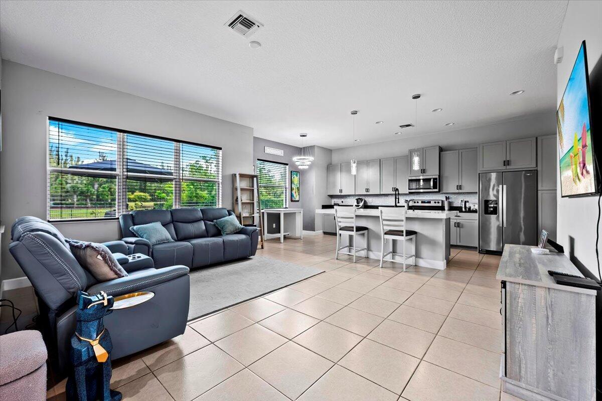 Building Photo - 15406 Goldfinch Cir