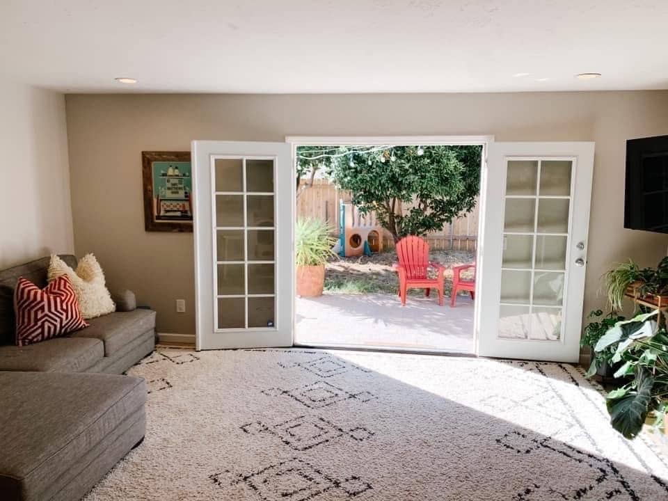 Building Photo - 9761 Roe Dr.