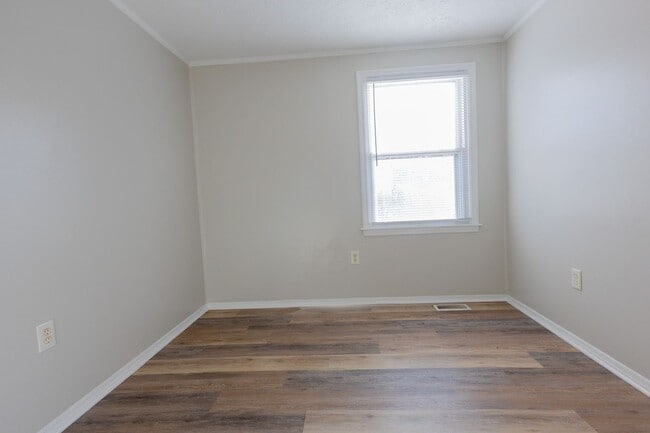 Building Photo - One Level Single Family Home in Madison He...