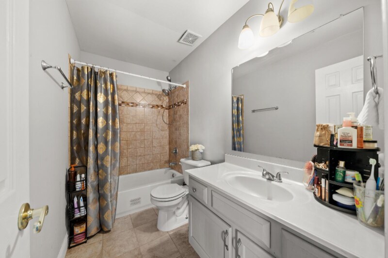 Building Photo - 13810 Mapledale Ave