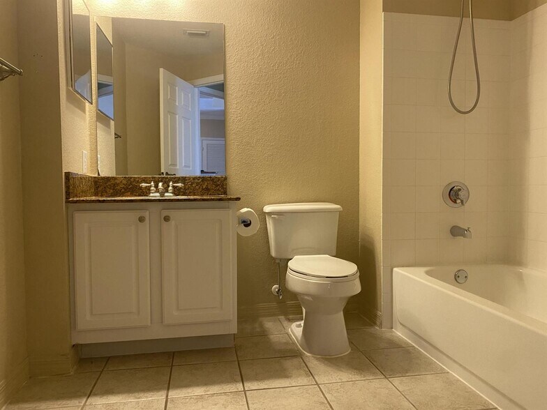 Building Photo - 15075 Michelangelo Blvd