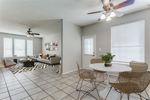 Building Photo - 2208 Wildwood Ln
