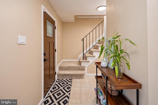 Building Photo - 15005 Narrows Ln