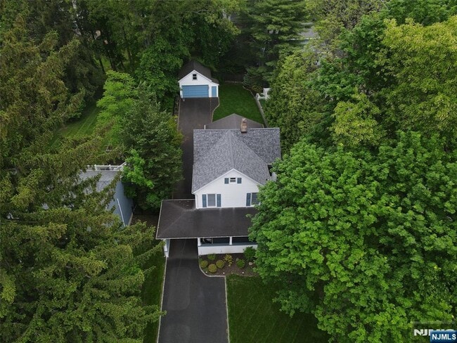 Building Photo - 145 Arch St