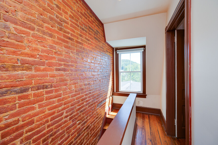 Building Photo - 311 S 17th St