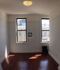 Building Photo - HARMAN STREET / Spacious 1-Bed 1-Bath / Bu...