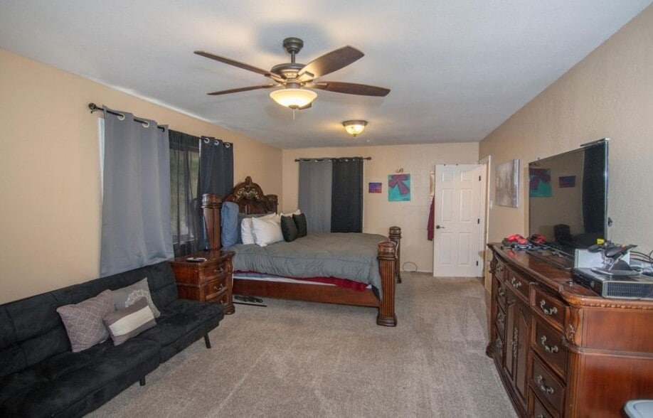 Building Photo - 2888 Pine Ridge Dr