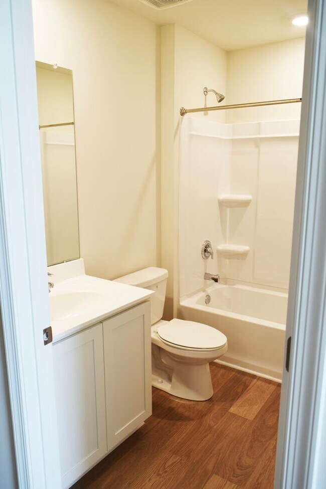 Building Photo - Stunning NEW Townhouse in Heritage Trace!