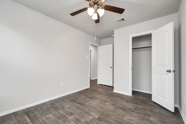 Building Photo - 9847 Laurel Lake Dr