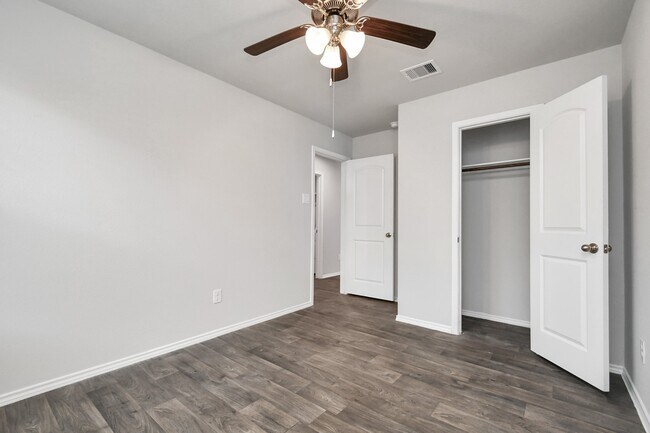 Building Photo - 9878 Laurel Lake Dr